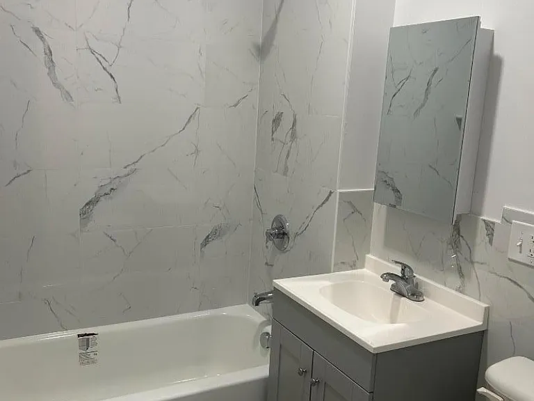 59 Campfield St #2R — Photo 4