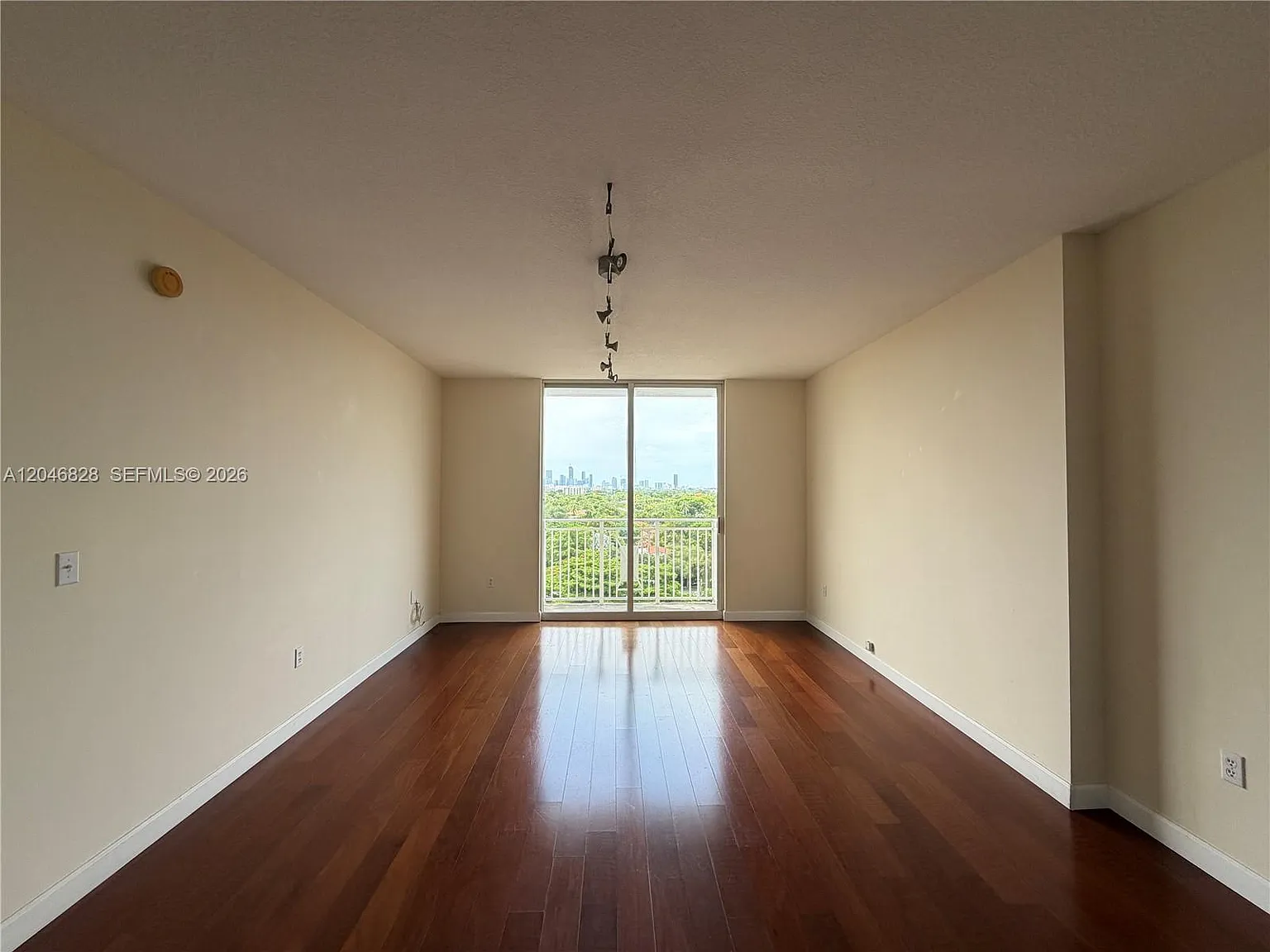 The Minorca Condo — Photo 4