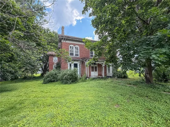 303 N Broadway St, Newman, IL 61942