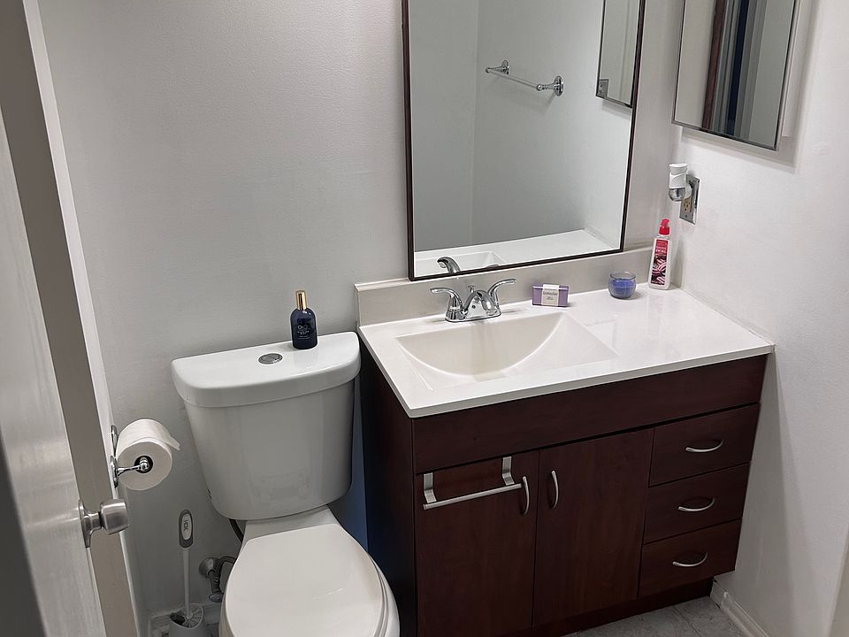 1st image of 84 Sussex Pl