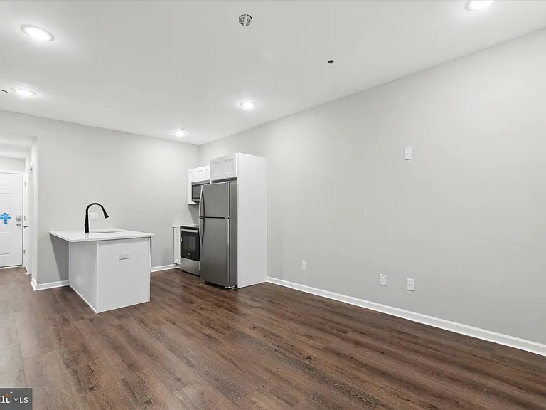 1230 N Marshall St #2F — Photo 10