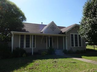 807 S 3rd St, Grandview, TX 76050