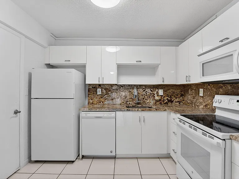 760 SE 2nd Ave #D216 — Photo 10