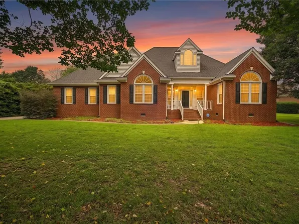 134 Kings Point Dr, Suffolk, VA 23434