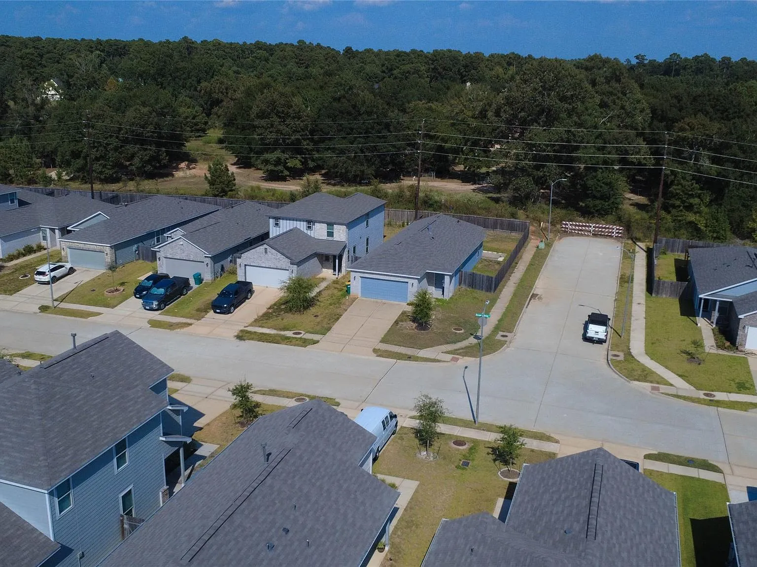 3 bed, 2.0 bath, 1680 sqft, $2,000 — Photo 2