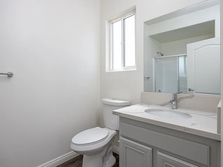 Vinton Court Apartments — Photo 18
