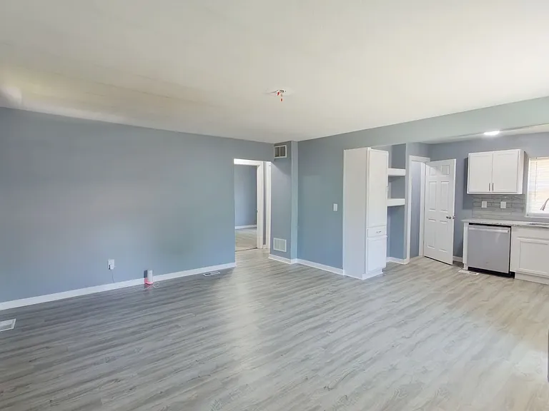 2027 N Spruce St — Photo 3