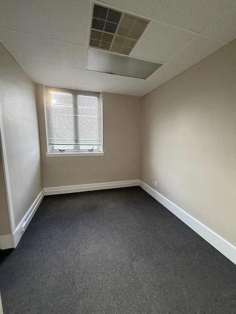 439 Market St (Lamont) — Photo 4