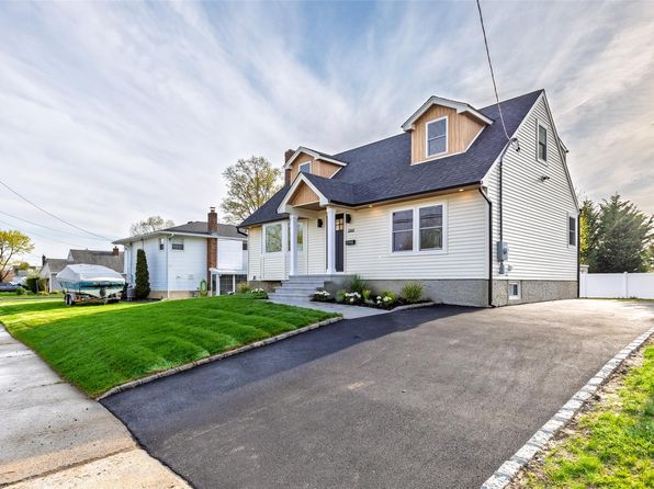 2464 Riverside Avenue, Seaford, NY 11783