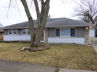 135 Blackhawk Dr, Park Forest, IL
