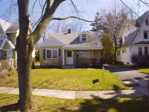 93 Shelbourne Rd, Rochester, NY 14620