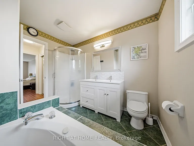 29 Sunforest Dr — Photo 32