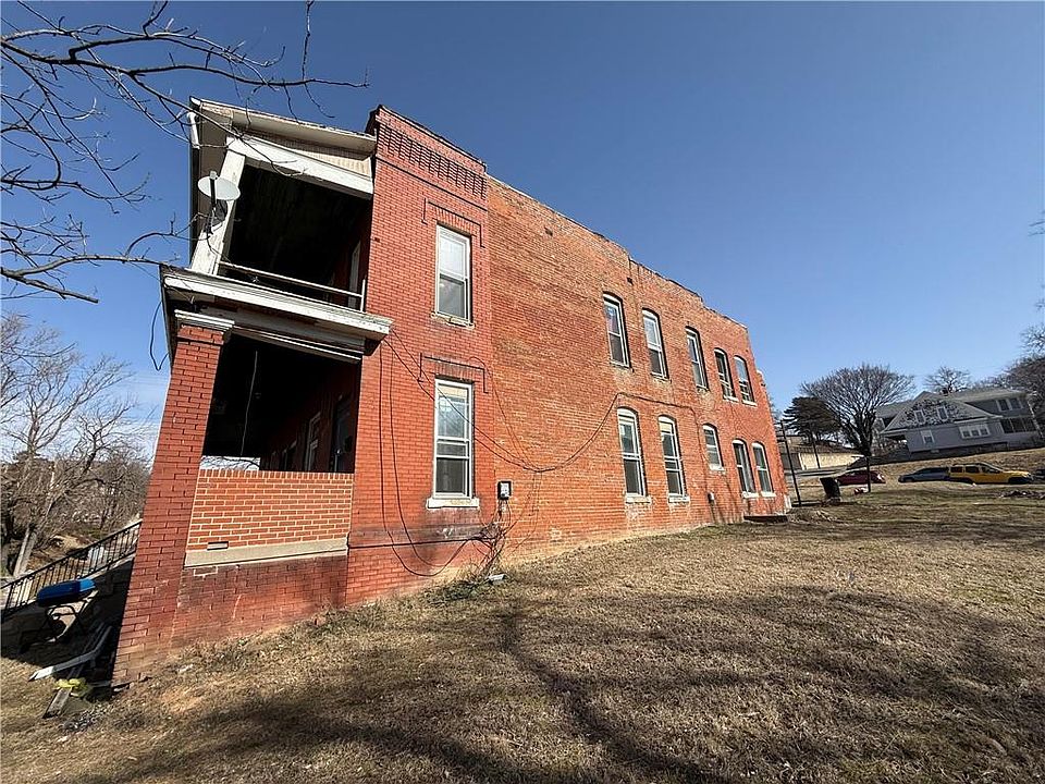 2nd image of 601/603 S 11th St