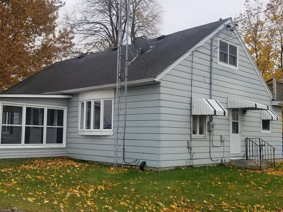 Shared covered entry into the property.
