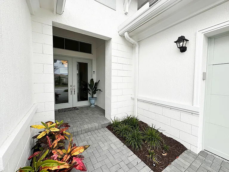 10027 Timber Creek Way — Photo 3