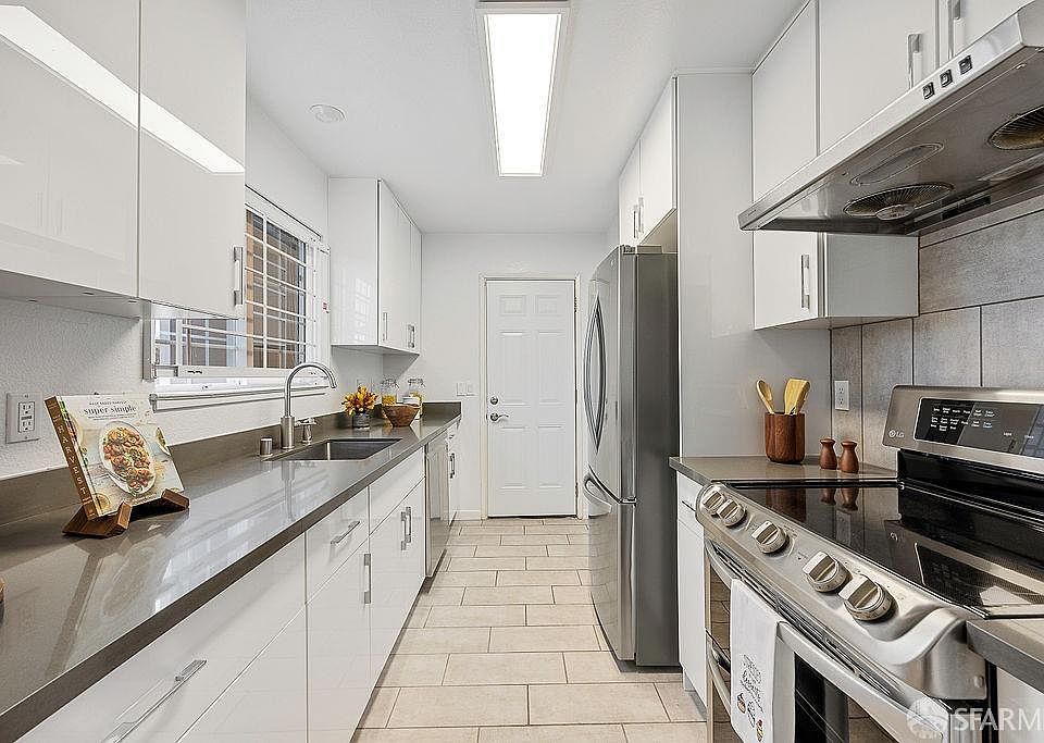 2nd image of 425 Silverdell Way