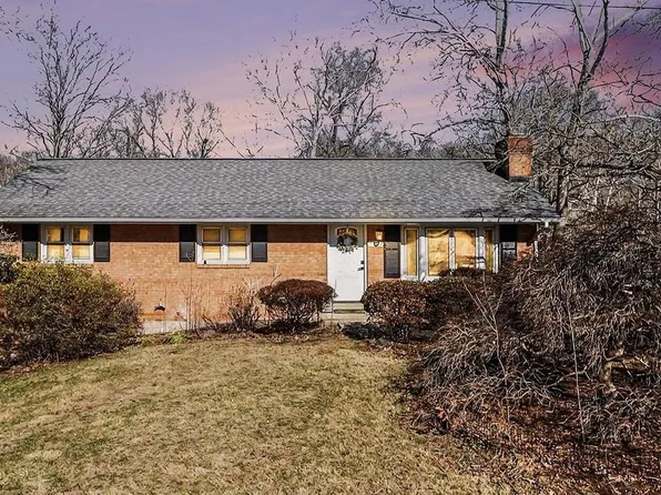 7409 Lake Dr, Manassas, VA 20111