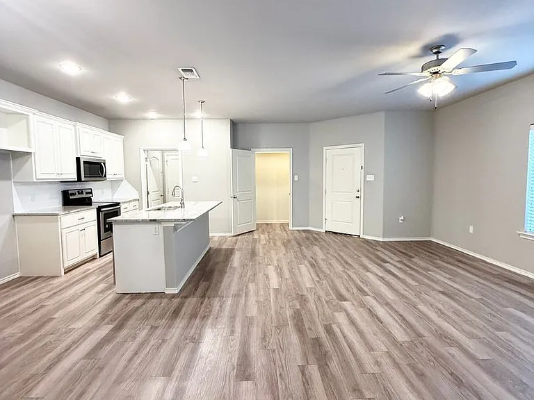 1217 Preston Trl — Photo 8