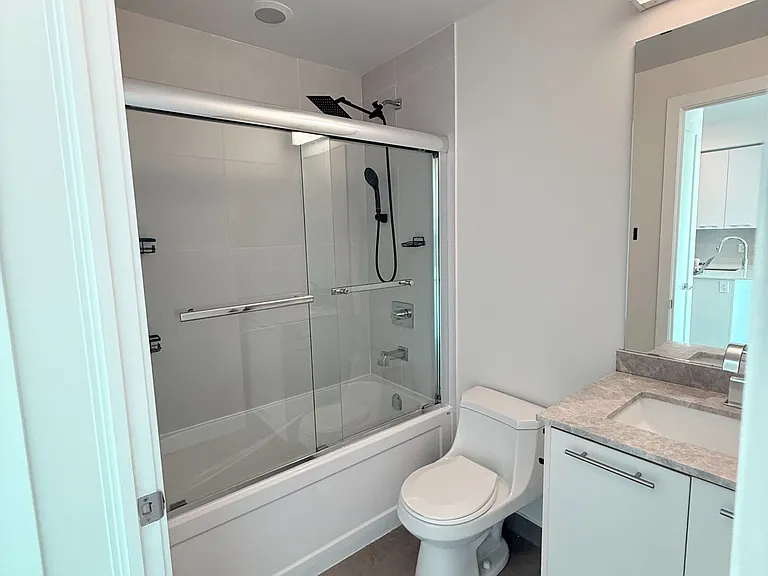 9471 Yonge St W #612 — Photo 8