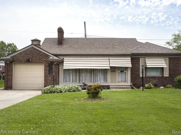 20216 E Eleven Mile Rd, Saint Clair Shores, MI 48081