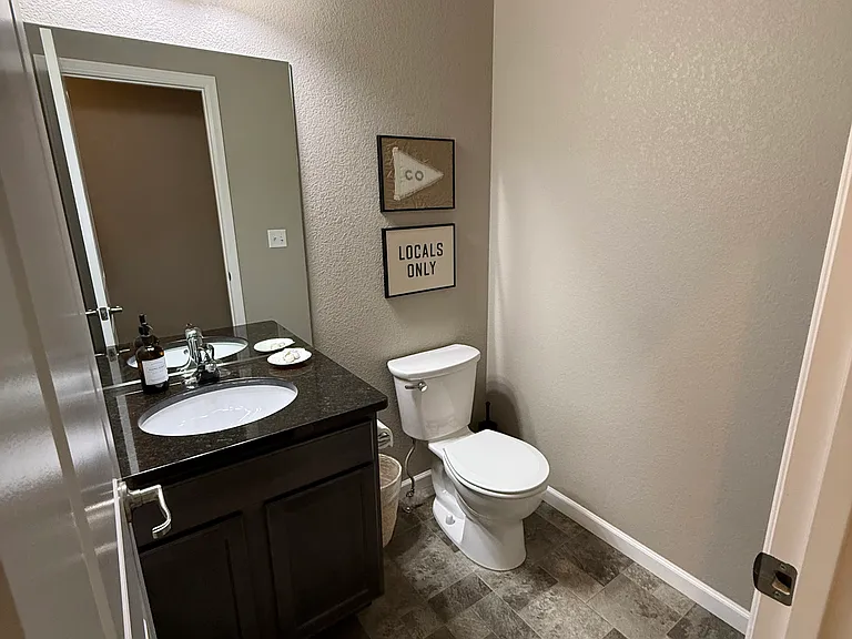 405 Ash St — Photo 4
