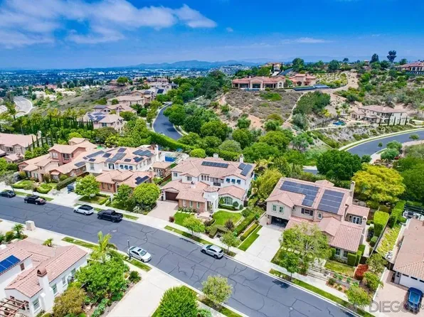 6977 Corte Langosta, Carlsbad, CA 92009