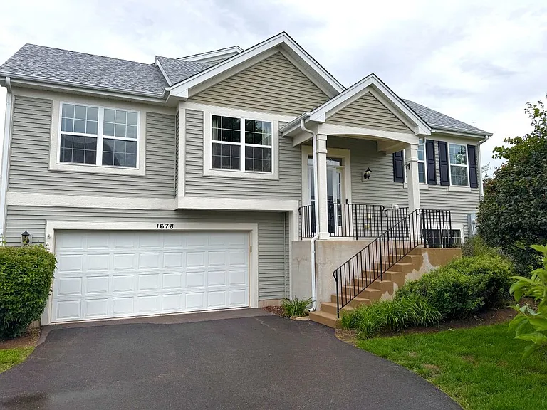1678 Windward Dr — Photo 2