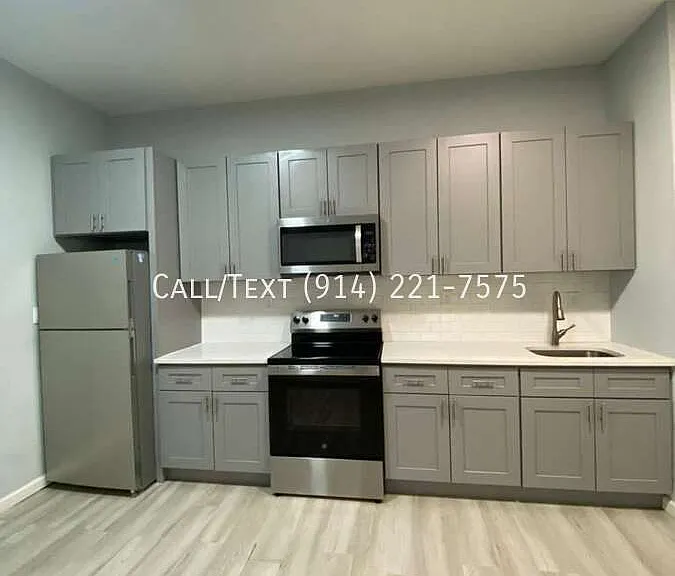 33 Saint Josephs Ave — Photo 2