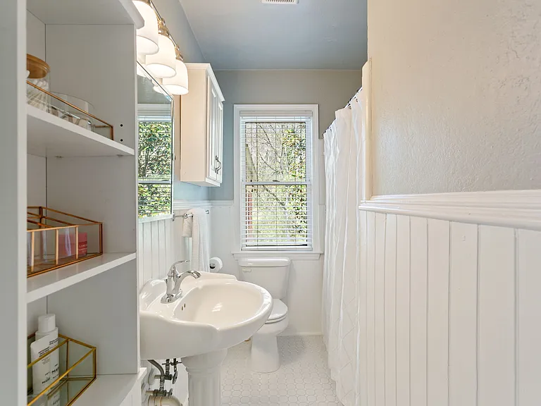 115 Peachtree Memorial Dr NW — Photo 26