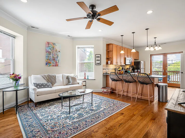 2117 W Irving Park Rd #2R — Photo 3