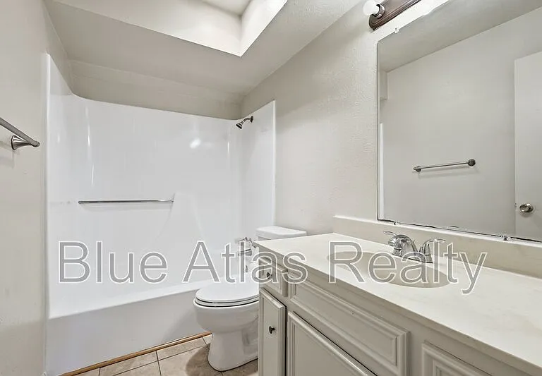 704 Skyline Dr — Photo 18