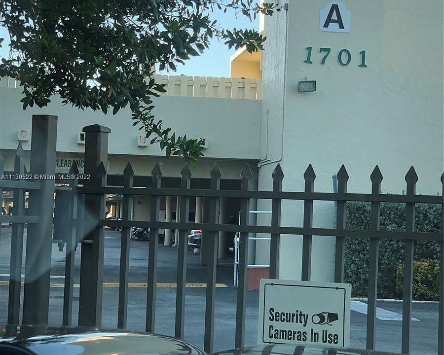 1st image of 1701 NE 115th St APT 34A