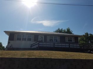 700 NE Q St, Leon, IA 50144