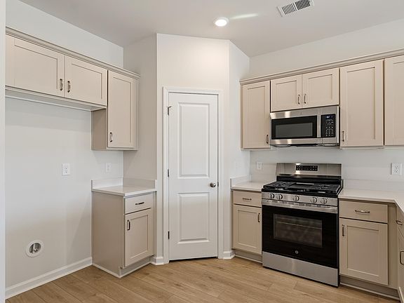 4th image of 2332 Mill Loop Lot 58