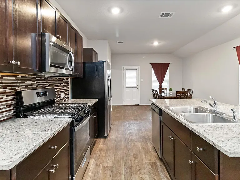 2845 Wolfcreek — Photo 11