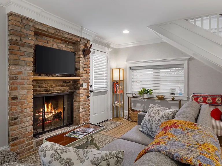 9 Simmons Rd #B — Photo 2