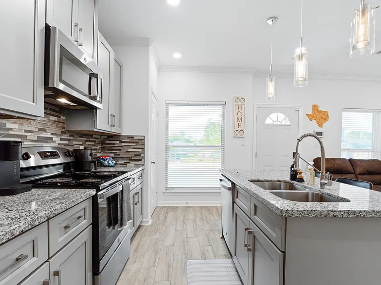 7980 Ethel St — Photo 13
