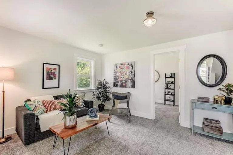 921 Highland Ave — Photo 6