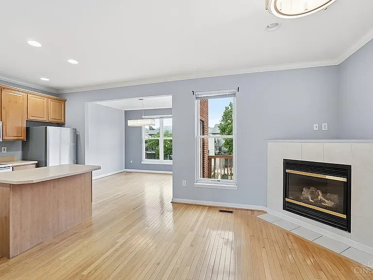 710 W Court St — Photo 8