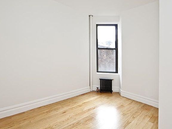 4th image of 120 Macdougal St APT 22