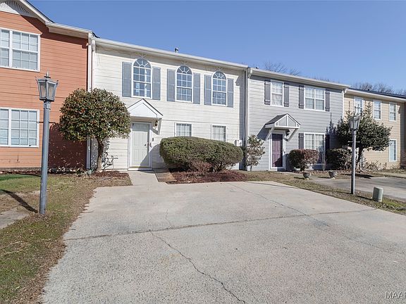 2nd image of 121 Willow Point Ln