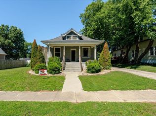 304 S Monroe St, Mackinaw, IL 61755