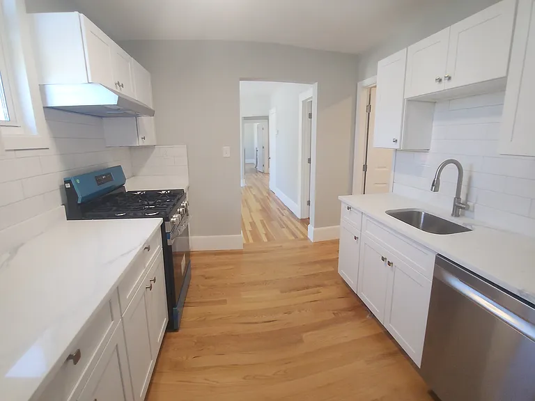 12 Hazelwood St #2 — Photo 2