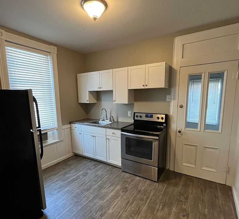 2nd image of 607 Henry St APT B