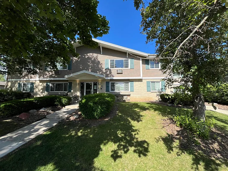 W155N11352 Sylvan Cir — Photo 1