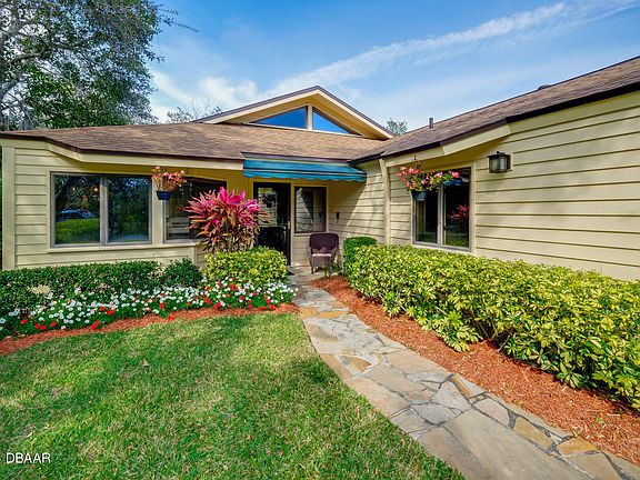 5th image of 612 Saint Andrews Cir
