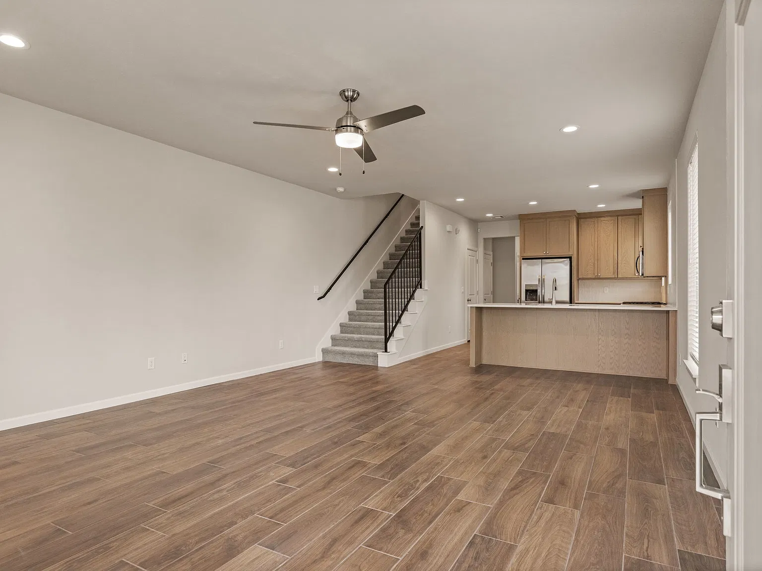 2 bed, 2.5 bath, 1600 sqft, $2,200 — Photo 4
