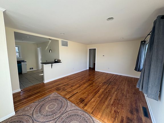 3rd image of 1629 Lewis Ave