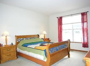 199 Pine Ridge Ln, Montgomery, IL 60538