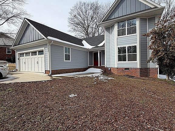 2nd image of 205 E Shefford St